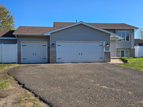 504 Dogwood St SW, Isanti, MN 55040