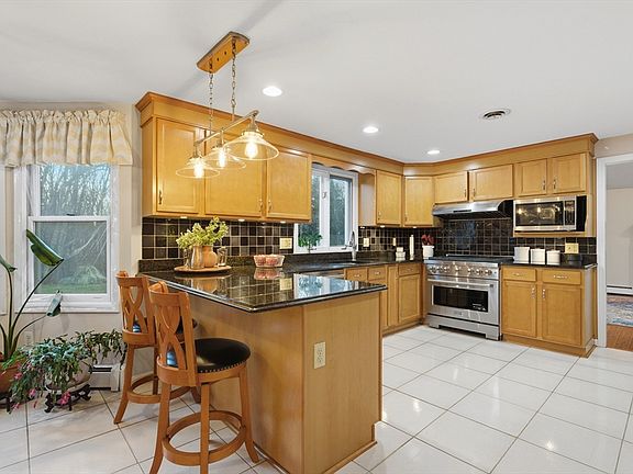 5th image of 22 Magnolia Rd