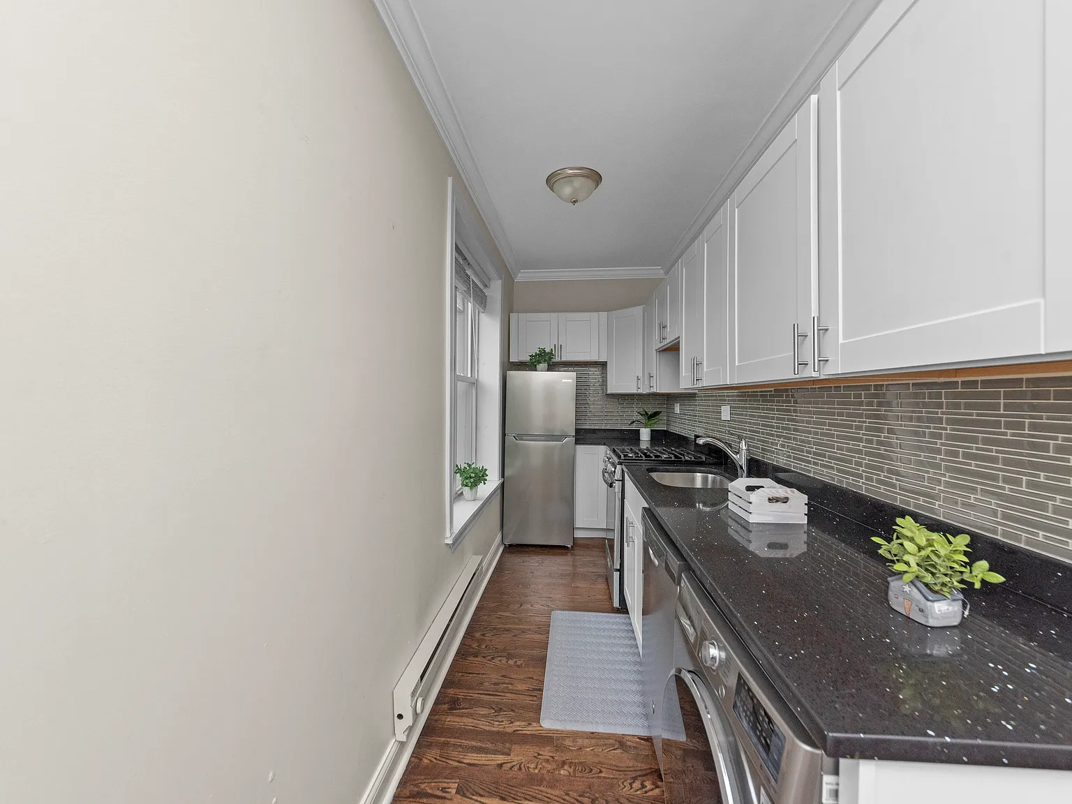 1 bed, 900 sqft, $2,354 — Photo 3