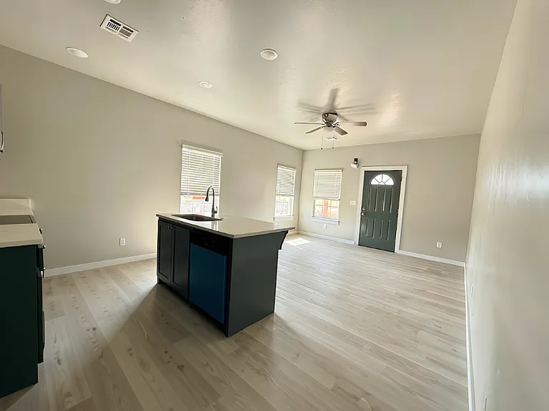 1405 SW Bishop Rd — Photo 4