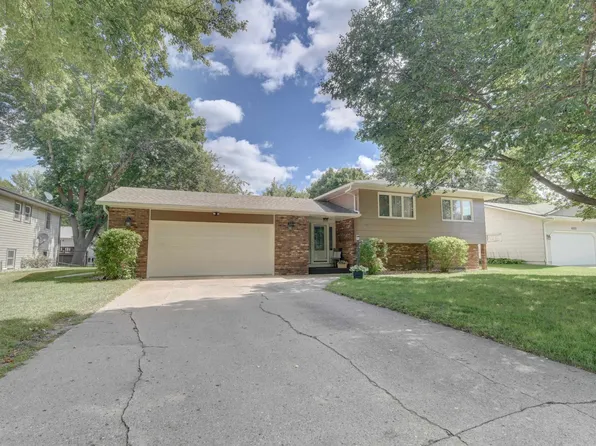 408 N 17th Ct, Estherville, IA 51334