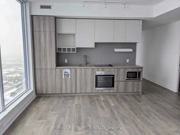 5 Buttermill Ave, Vaughan, ON