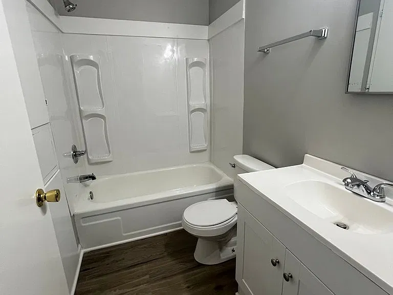 1602 Moss St #10 — Photo 2
