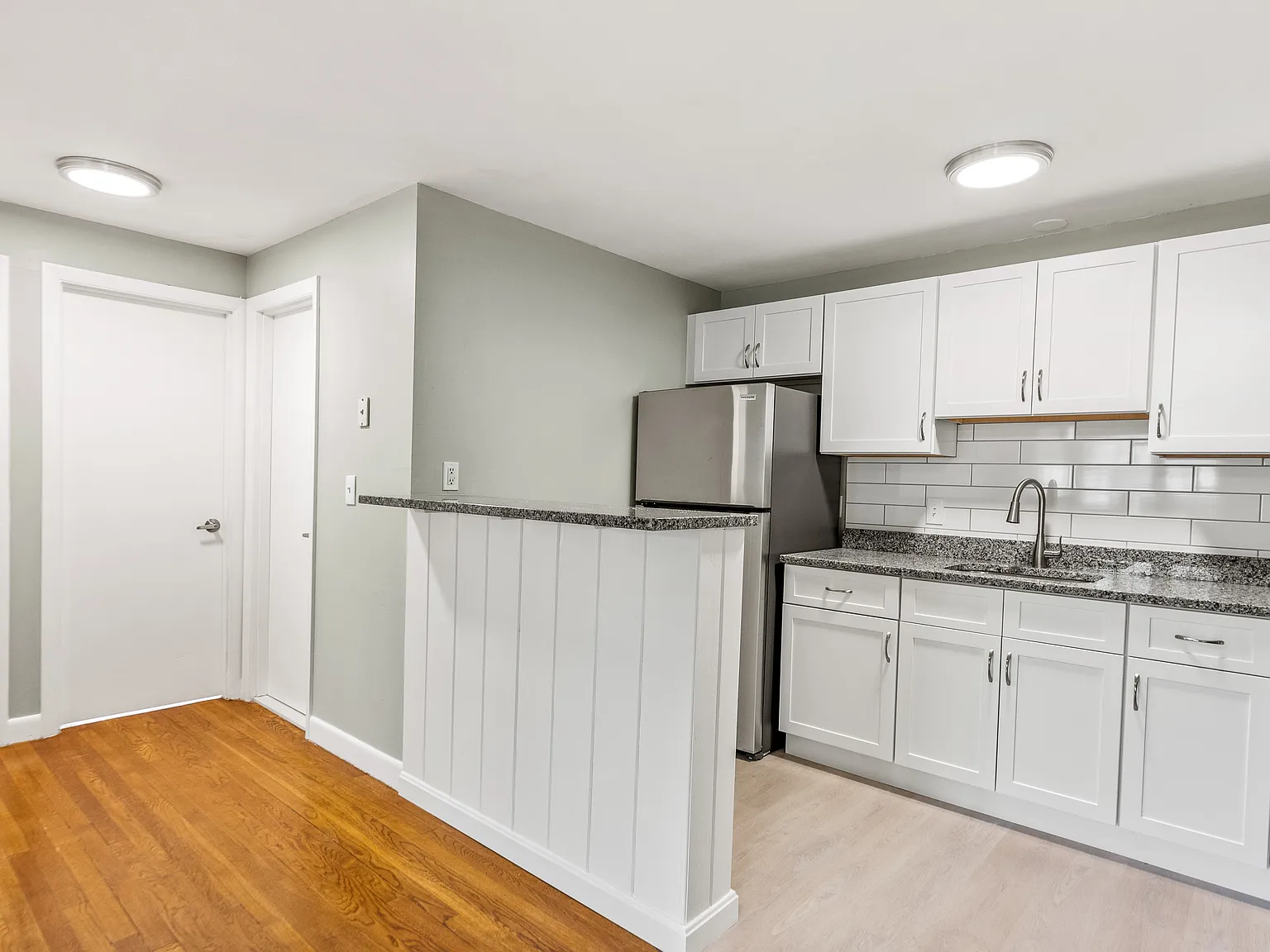 2 bed, 1000 sqft, $2,400 — Photo 2