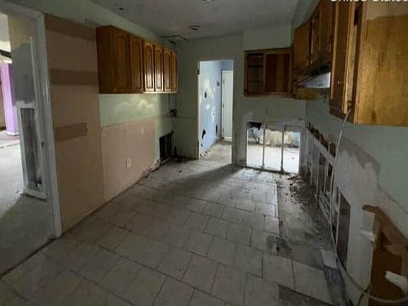 4th image of 1338 Hicks Rd