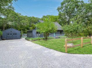 3 Holmes Ln, Hampton Bays, NY 11946