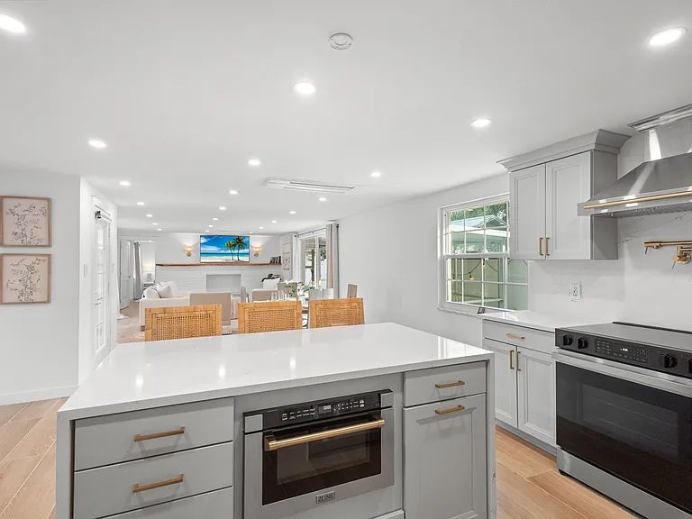 6960 Poinsetta Ave — Photo 6
