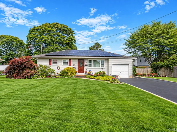 3 Gale Road, Oakdale, NY 11769