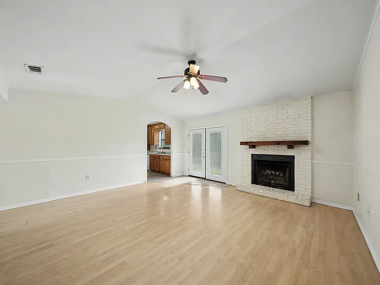 1415 Janet Ln — Photo 7