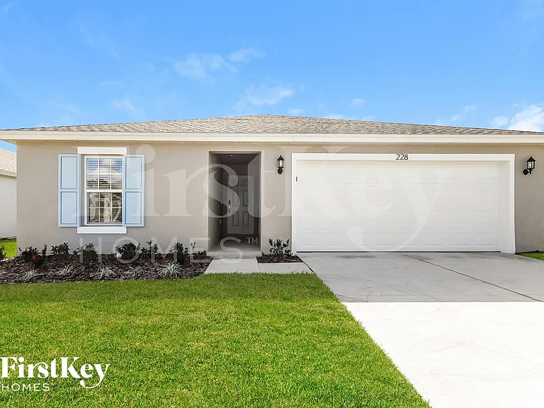 228 Southern Breeze Loop — Photo 1