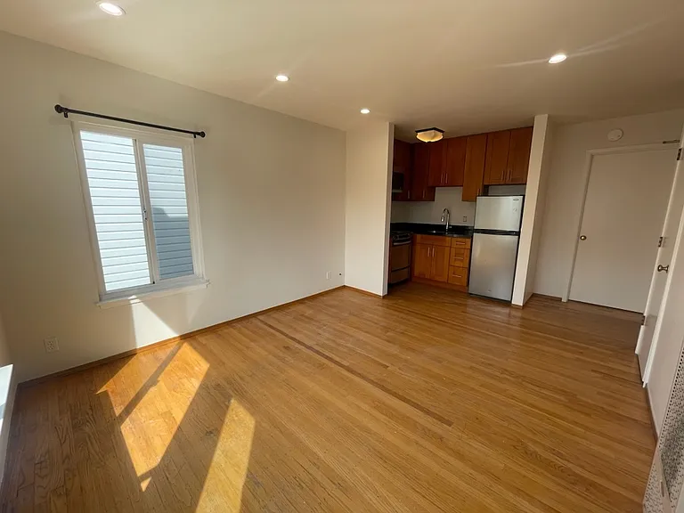 1332 California St #8 — Photo 3