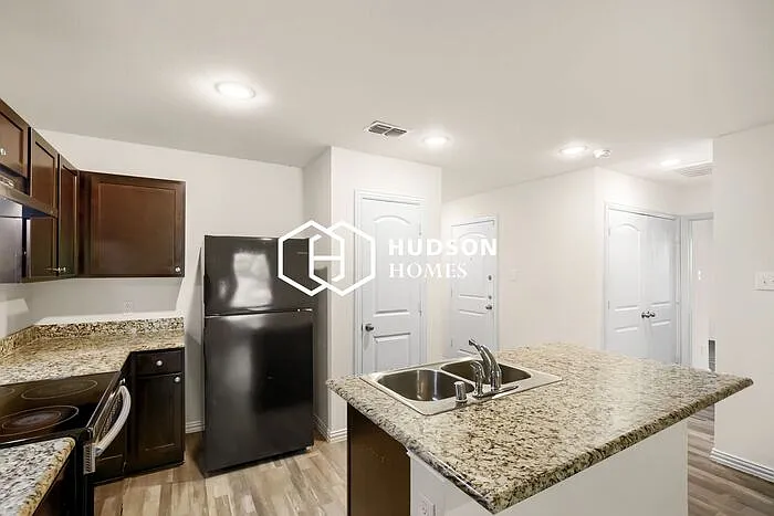 2912 Walnut St — Photo 5