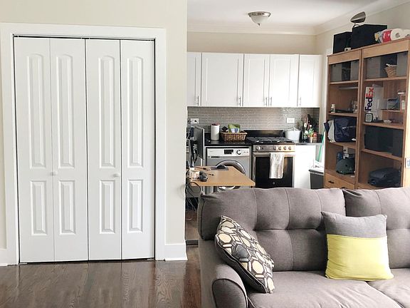 3rd image of 2129 N Dayton St #305-108