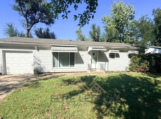 5706 SW 15th St, Topeka, KS 66604