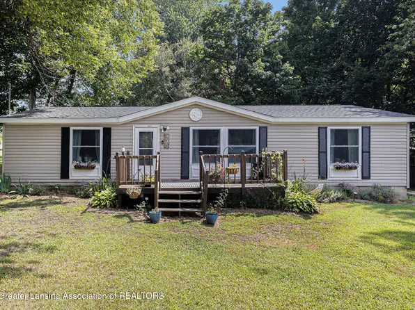 875 Linden St, Vermontville, MI 49096