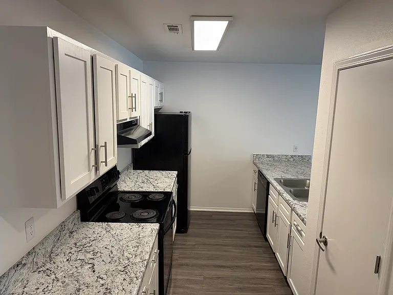 1375 N Carriage Way — Photo 3
