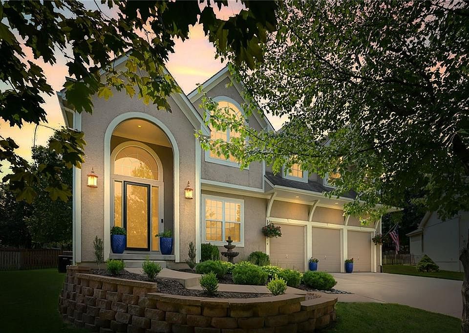 1st image of 15619 Linden Ln
