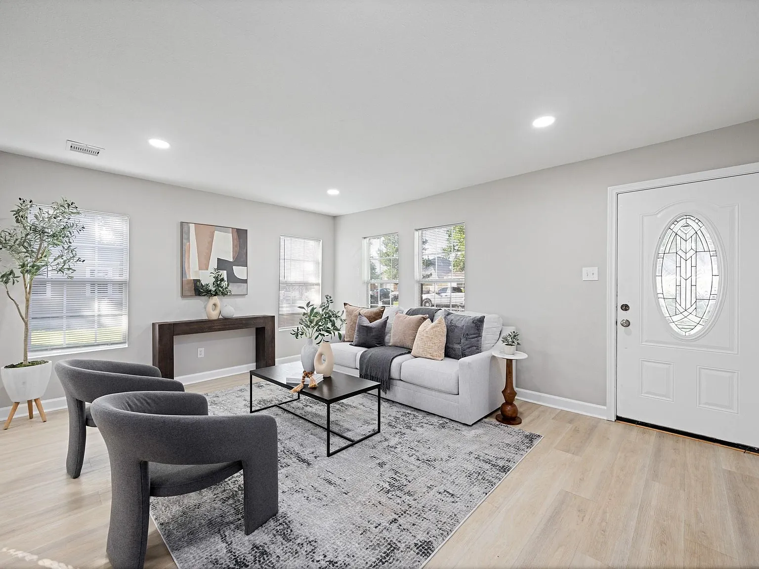 4 bed, 2.0 bath, 1529 sqft, $2,295 — Photo 4