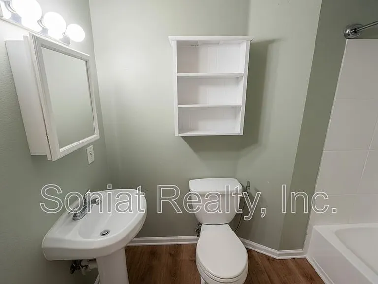 1461 N Robertson St — Photo 12
