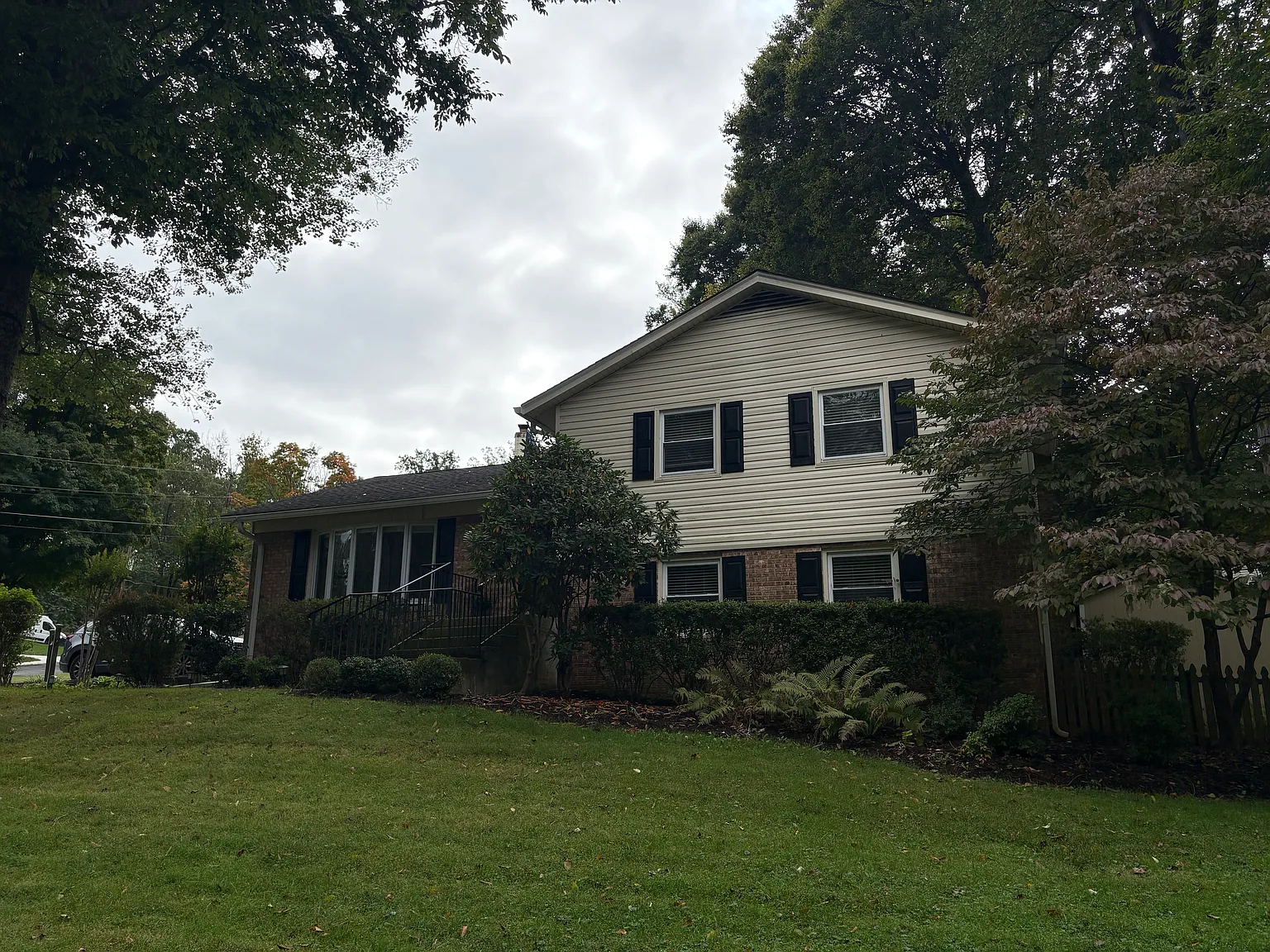 5 bed, 2444 sqft, $3,850 — Photo 1