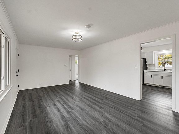 3rd image of 101 W Grant St