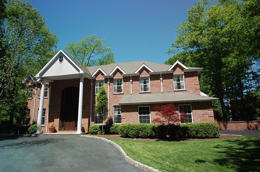 Front - 1.5 acres, 3 car garage