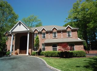 1111 Johnston Dr, Watchung, NJ 07069