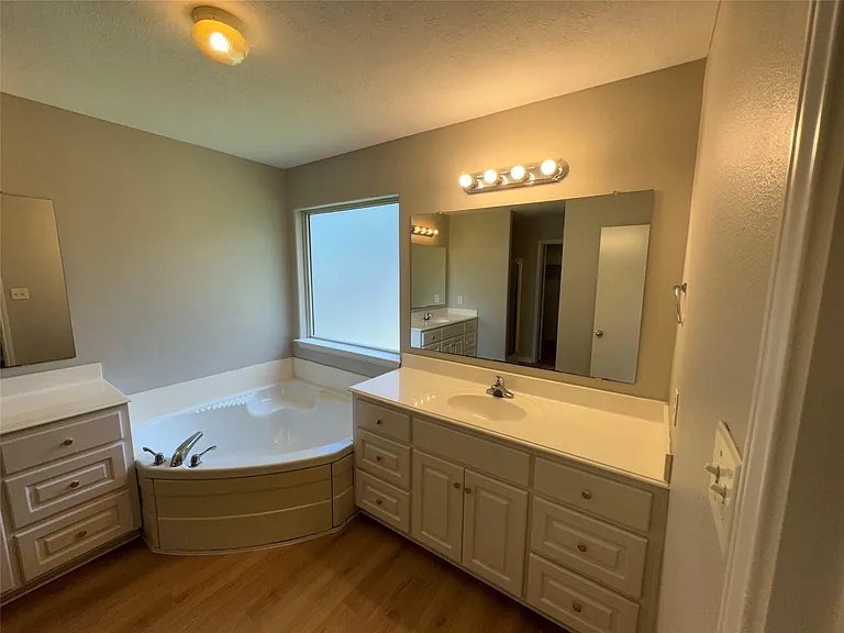 16324 Sun View Ln — Photo 7