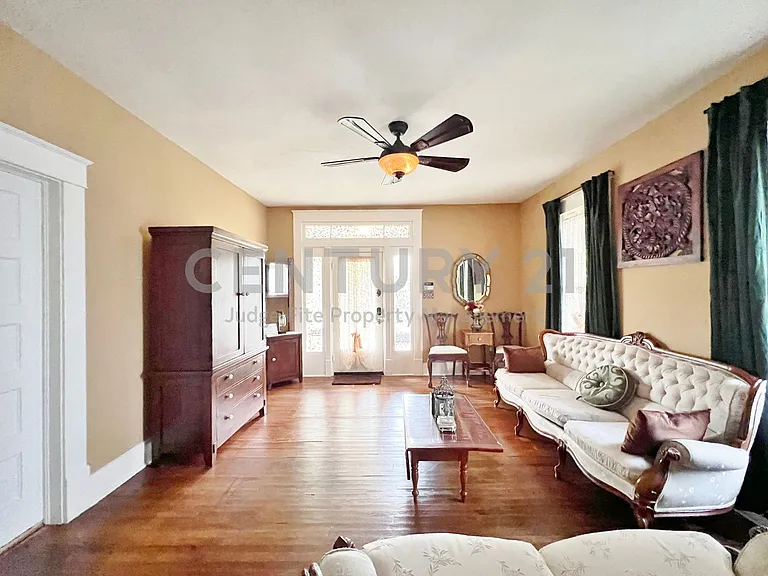 828 W 8th St — Photo 6