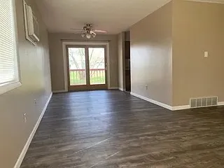 400 Deerfield Ct — Photo 4
