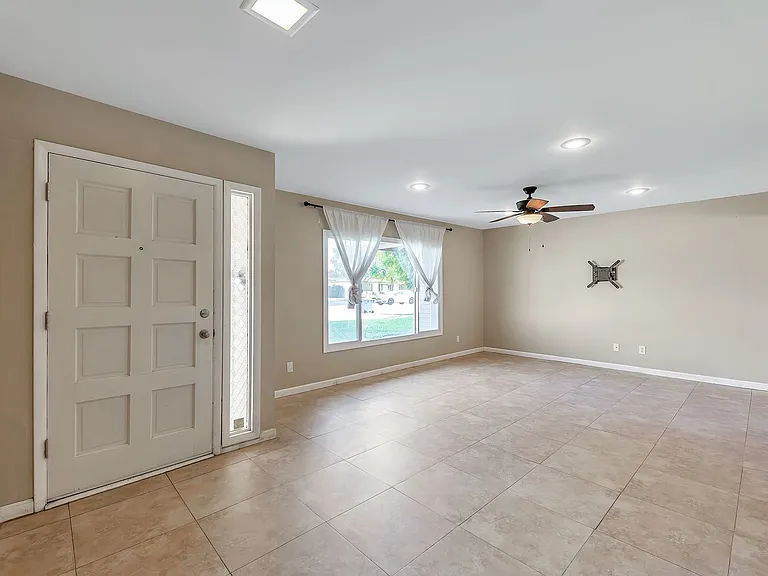 505 E Carson Dr — Photo 8