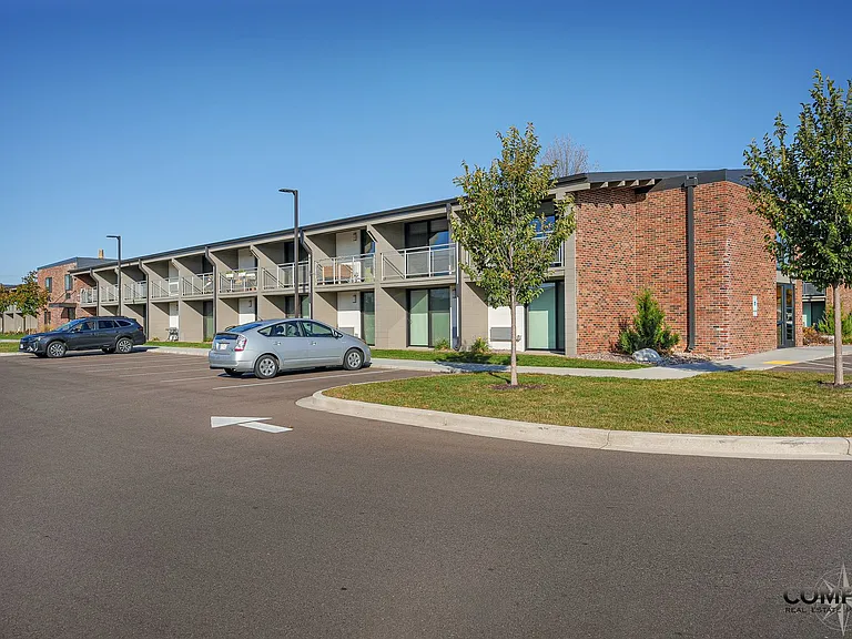 The Howard Apartments — Photo 11