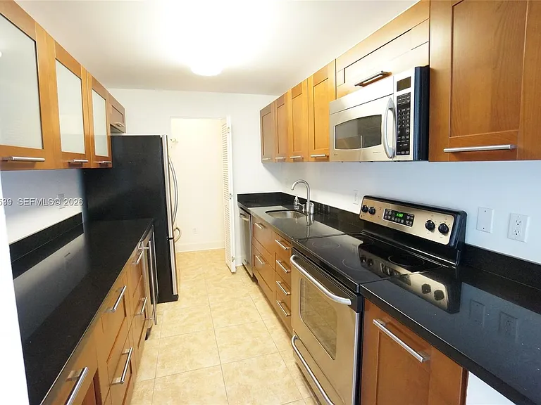 401 69th St #Penthouse 101 — Photo 11