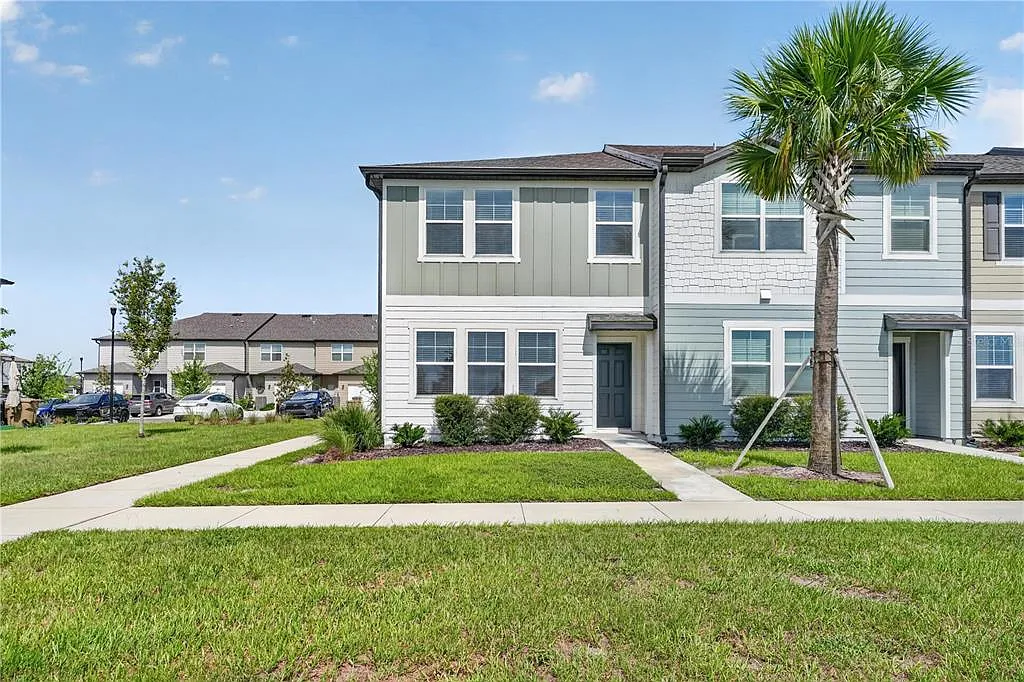 3 bed, 2.5 bath, 1594 sqft, $2,200 — Photo 1