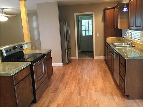 5th image of 3421 Lakeview Dr