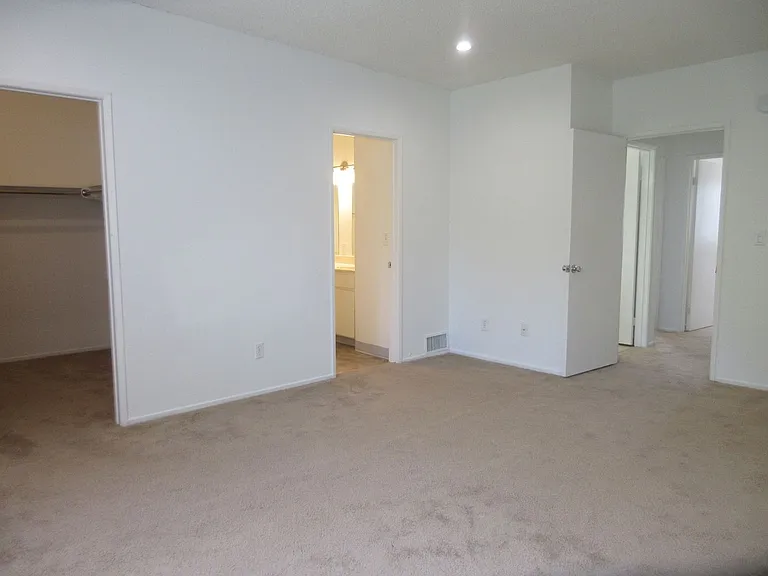 8865 Independence Ave #26 — Photo 23