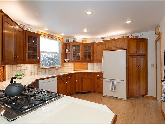 2nd image of 2931 Greysolon Rd