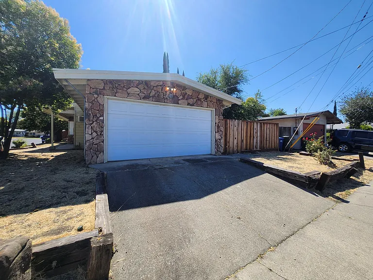 2707 Broadmoor Ave — Photo 21