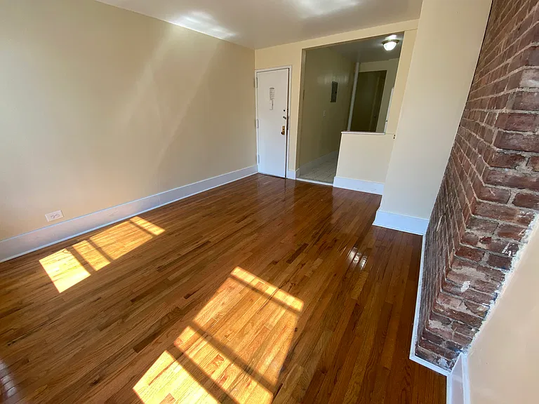 693 10th Ave #3FN — Photo 2