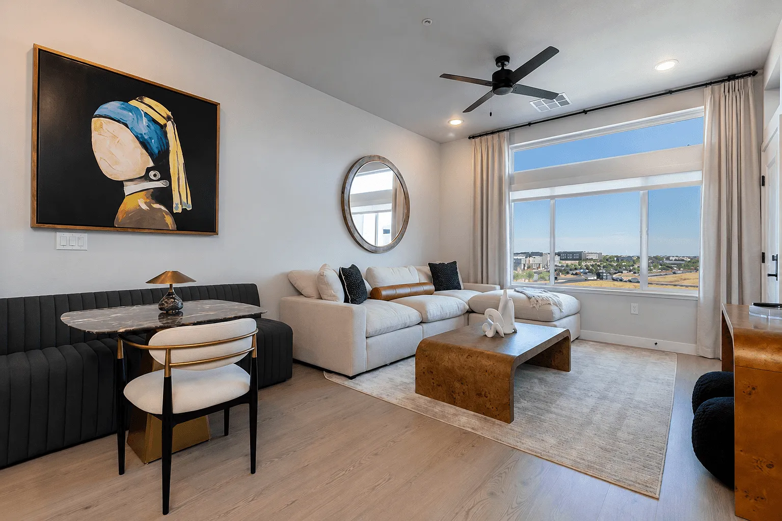 Amara Luxury Apartments — Photo 2