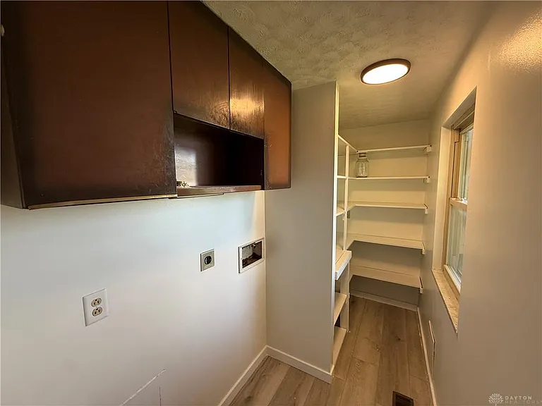 7619 Bassett Dr — Photo 4