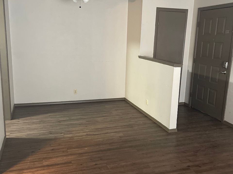 Living/dining area