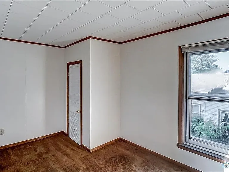 121 Leroy Ave — Photo 20