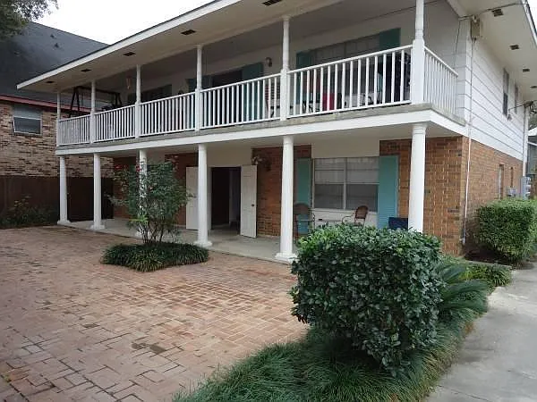 420 Steele Blvd #3