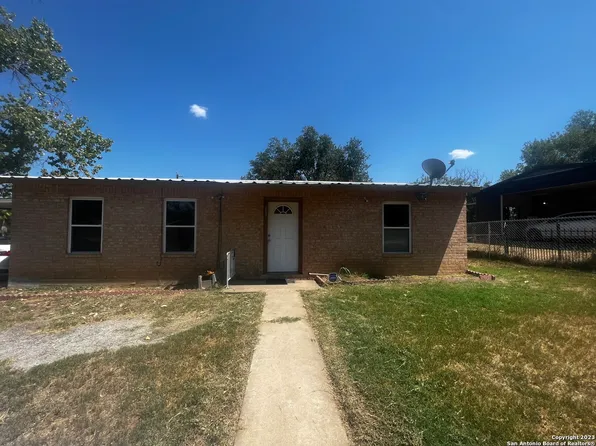 420 N MANSFIELD ST, Pleasanton, TX 78064