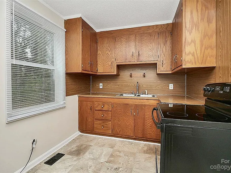 2300 Vanderbilt Rd — Photo 3