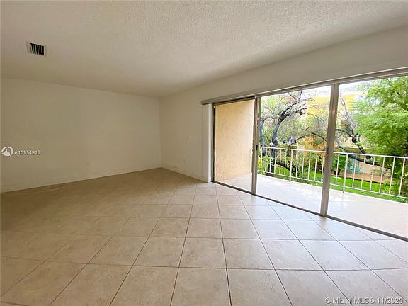 4th image of 9371 Fontainebleau Blvd APT I209