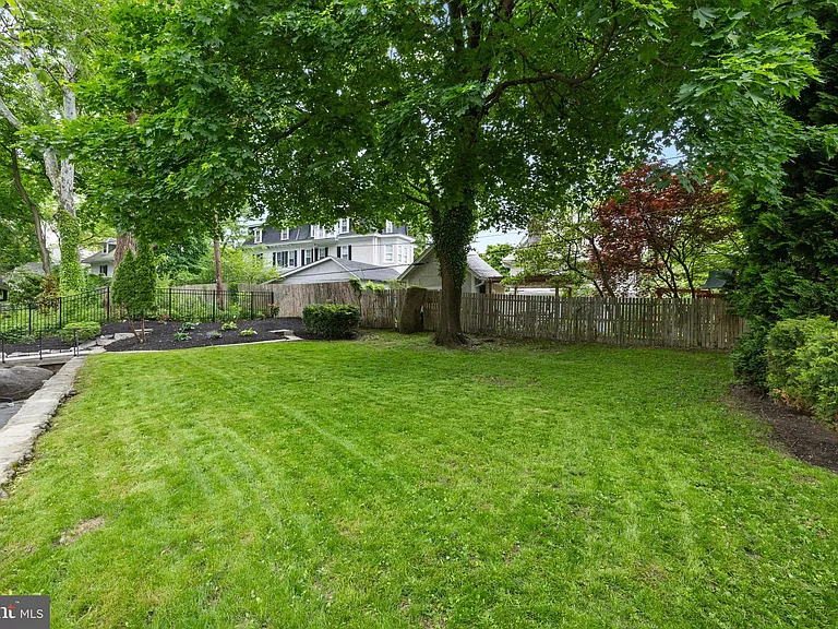 354 Winding Way — Photo 96