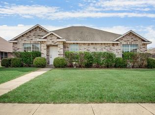 217 Moonlight Dr, Red Oak, TX 75154