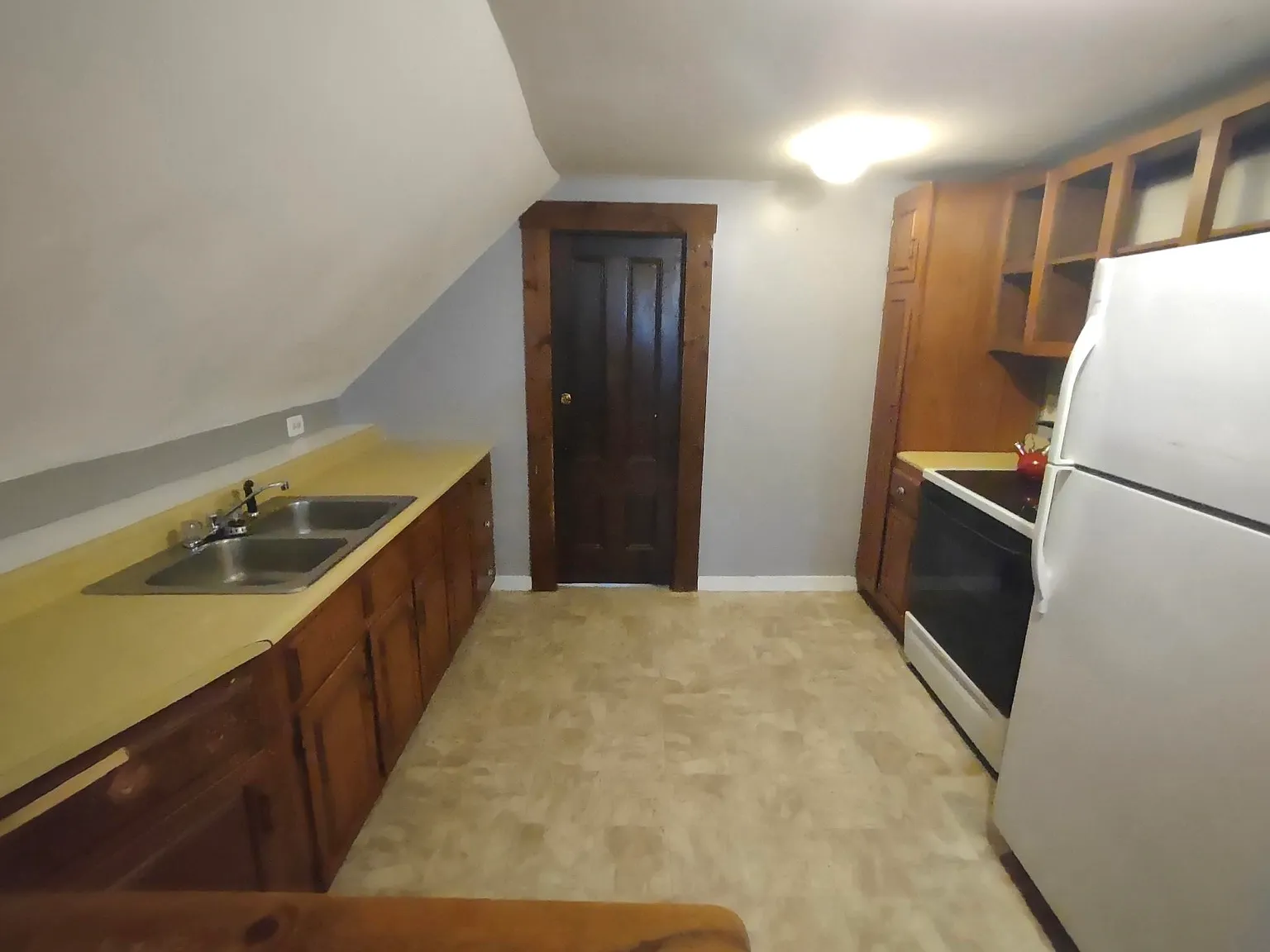 2 bed, 1.0 bath, 3298 sqft, $1,650 — Photo 3